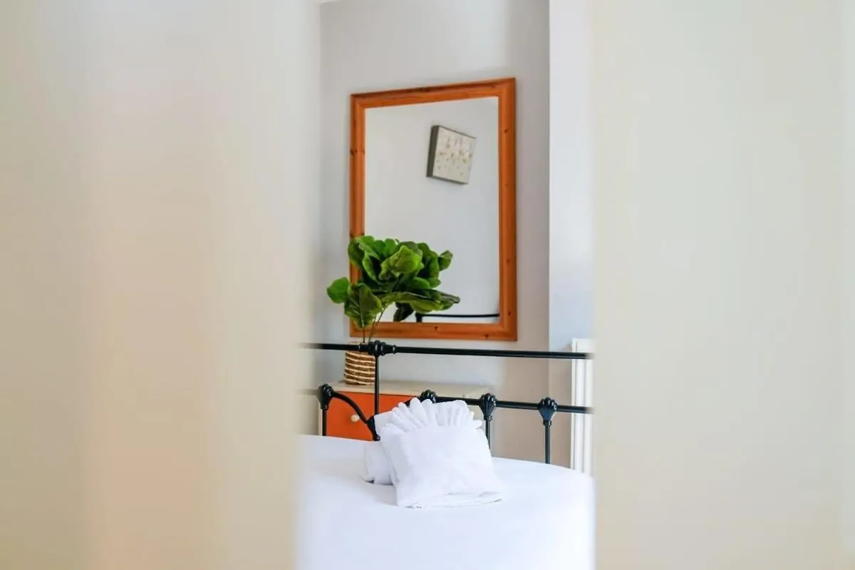 North Street - 2 Bedroom Apartment - Hopewell Bristol 0*,
